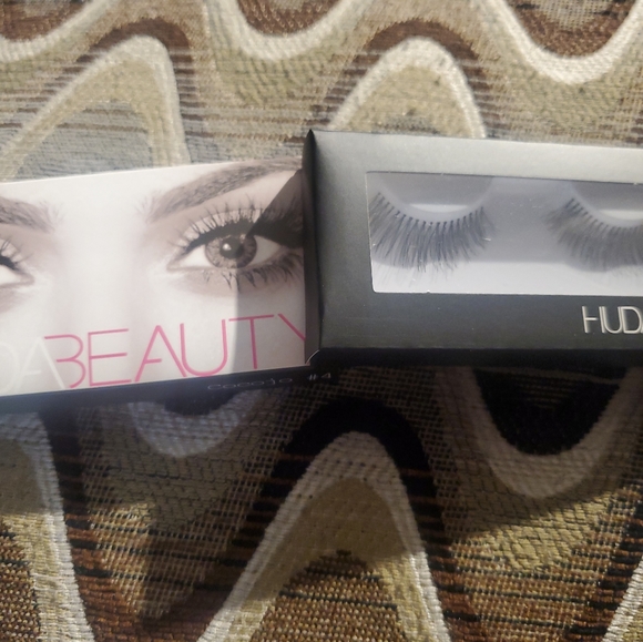 Huda Beauty Lashes (Choose your Style) - Picture 2 of 8